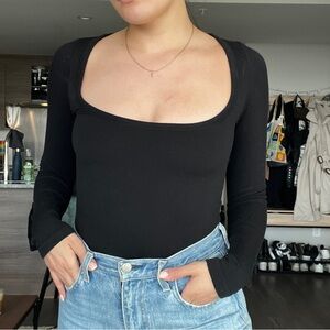 Wilfred -  Sinch Seamless Scoopneck Body suit - Black